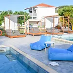 Giabeos Skiathos * Troulos