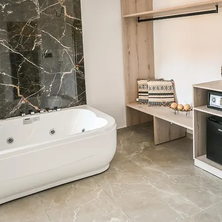 Giabeos Skiathos Hotel *